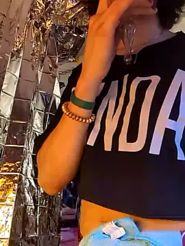 gurlnips online show from March 2025 01:56:02 AM