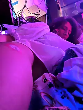 gurlnips online show from March 2026 05:06:02 PM