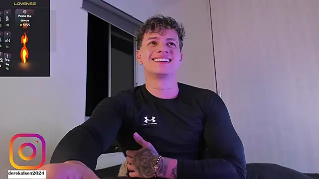 Snapshot of DerekOlsen chatting on November 2025 02:45:01 AM DerekOlsen online show from November 2025 02:45:01 AM