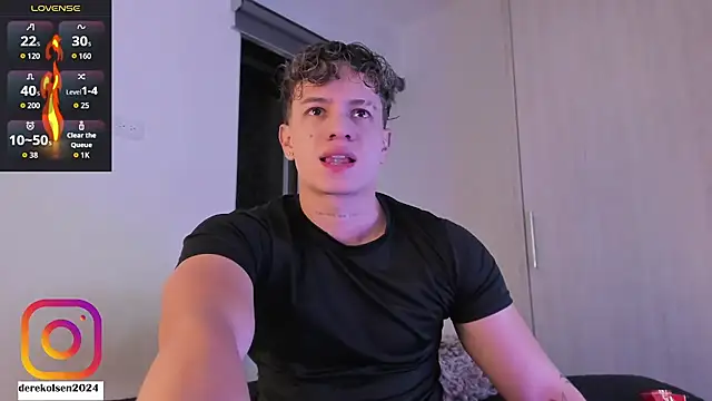 Snapshot of DerekOlsen chatting on November 2025 01:04:02 AM DerekOlsen online show from November 2025 01:04:02 AM