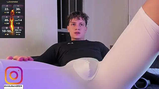 Snapshot of DerekOlsen chatting on November 2025 01:22:02 AM DerekOlsen online show from November 2025 01:22:02 AM