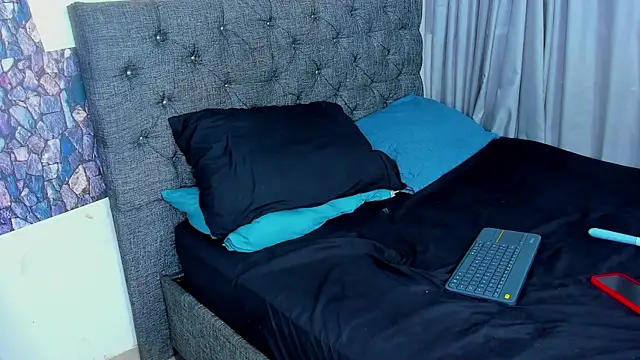 dominic smith  online show from January 2025 02:37:02 AM