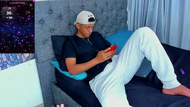 dominic smith  online show from January 2025 05:48:02 AM