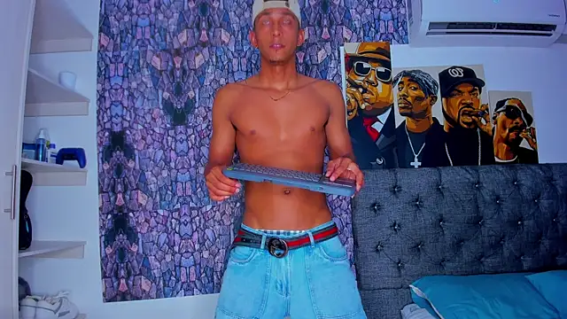 dominic smith  online show from February 2025 01:05:02 AM