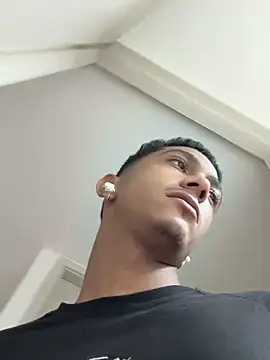 dominic smith  online show from February 2025 01:19:01 AM