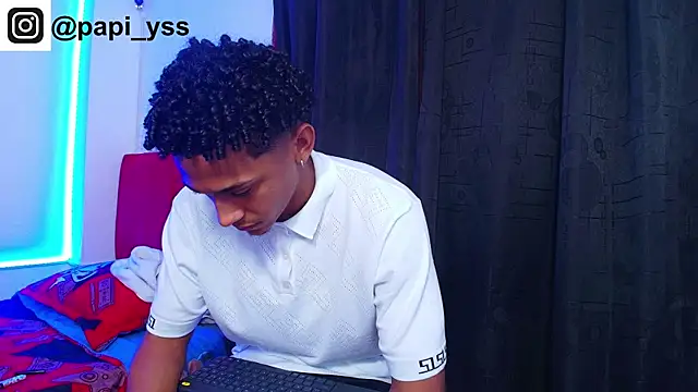 dominic smith  online show from November 2025 02:34:01 AM