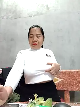 Snapshot of Queen_18200 chatting on December 2024 02:47:01 AM Queen 18200 online show from December 2024 02:47:01 AM