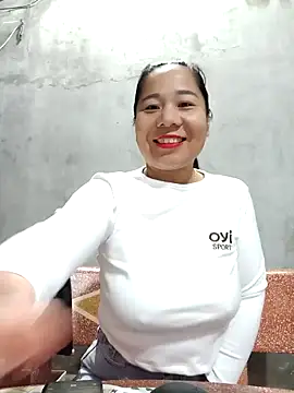 Snapshot of Queen_18200 chatting on December 2024 11:34:02 PM Queen 18200 online show from December 2024 11:34:02 PM