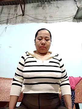 Snapshot of Queen_18200 chatting on November 2025 10:47:01 PM Queen 18200 online show from November 2025 10:47:01 PM