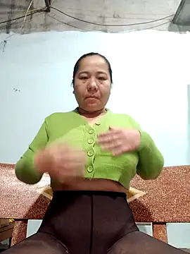 Snapshot of Queen_18200 chatting on November 2025 10:42:02 PM Queen 18200 online show from November 2025 10:42:02 PM