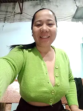 Snapshot of Queen_18200 chatting on November 2025 10:22:02 PM Queen 18200 online show from November 2025 10:22:02 PM