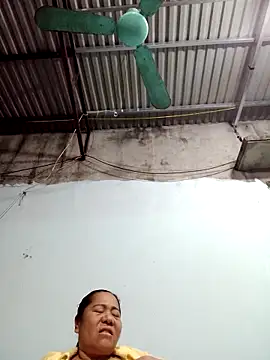 Snapshot of Queen_18200 chatting on December 2025 10:26:01 PM Queen 18200 online show from December 2025 10:26:01 PM