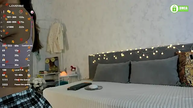 pretty yong cat online show from November 2025 02:17:01 PM