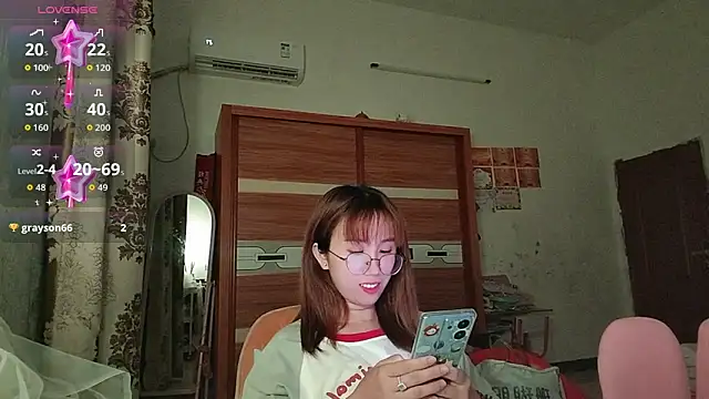 Lili 666 online show from April 2026 04:44:02 PM