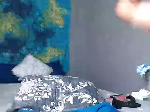 Snapshot of CREAMYCUPCAKExxx chatting on November 2025 01:11:02 PM CREAMYCUPCAKExxx online show from November 2025 01:11:02 PM