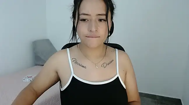 jjulietha95 online show from December 2024 06:11:02 AM