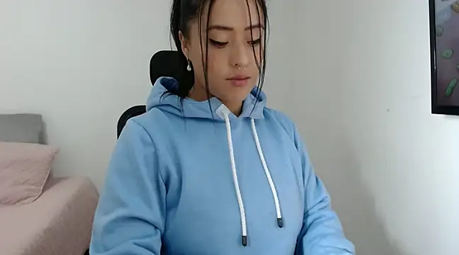 jjulietha95 online show from December 2024 05:28:02 AM