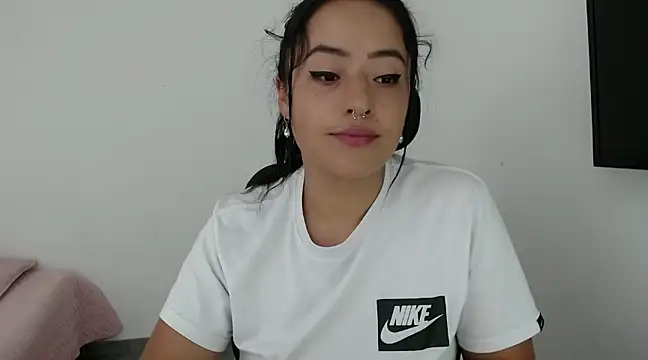 jjulietha95 online show from December 2024 04:09:02 AM