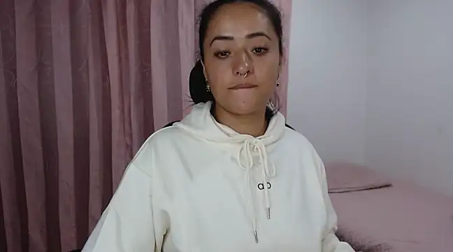 jjulietha95 online show from February 2025 04:39:01 AM