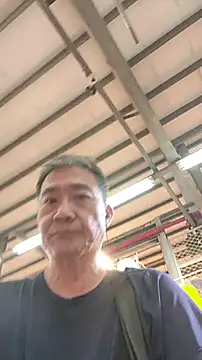 Snapshot of YuHsuant chatting on December 2025 10:21:02 AM YuHsuant online show from December 2025 10:21:02 AM