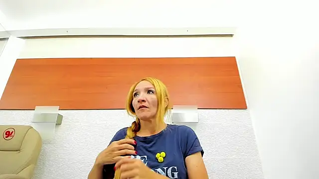 Snapshot of maddy_cartter chatting on December 2025 10:10:02 AM maddy cartter online show from December 2025 10:10:02 AM