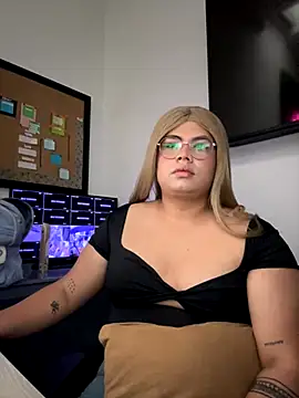 Snapshot of Tom_Silver__ chatting on November 2025 10:09:01 PM Tom Silver online show from November 2025 10:09:01 PM