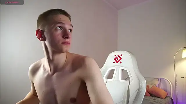 dustyn fox online show from March 2025 06:20:02 PM