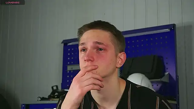 dustyn fox online show from February 2026 04:44:02 PM