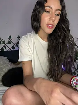 Snapshot of FrancellyHot chatting on December 2024 05:25:02 AM FrancellyHot online show from December 2024 05:25:02 AM