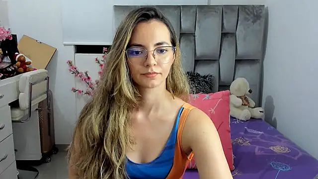 Snapshot of baby-miah chatting on December 2024 06:32:01 AM baby-miah online show from December 2024 06:32:01 AM