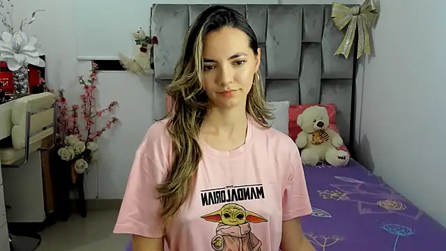 Snapshot of baby-miah chatting on November 2025 04:00:02 AM baby-miah online show from November 2025 04:00:02 AM