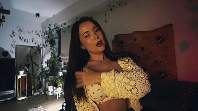 Snapshot of Leona_Mell chatting on October 2025 11:04:02 PM Leona Mell online show from October 2025 11:04:02 PM