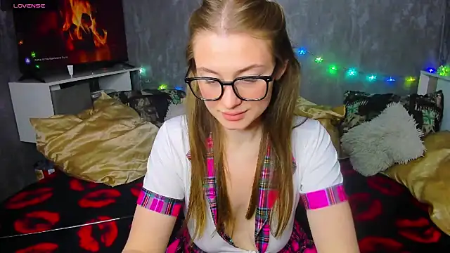 Snapshot of Demure_Smile chatting on November 2025 04:18:01 PM Demure Smile online show from November 2025 04:18:01 PM