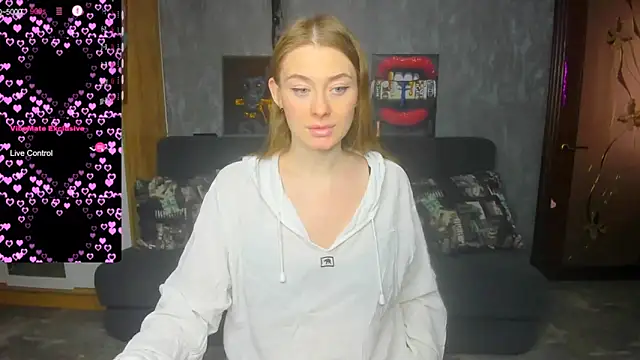 Snapshot of Demure_Smile chatting on March 2026 12:44:01 PM Demure Smile online show from March 2026 12:44:01 PM