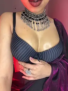 Hot-sexy222 online show from November 2025 03:45:02 PM