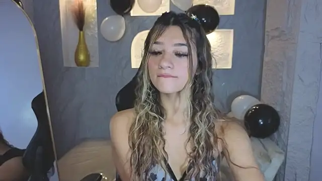 Laurita b online show from December 2025 07:54:02 PM