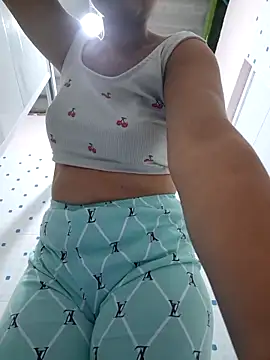 sexy-latin10 online show from September 2025 10:30:01 AM