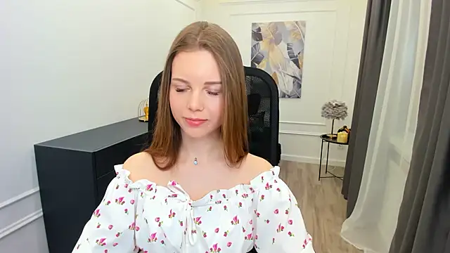 Snapshot of MileyWings chatting on March 2026 11:36:01 AM MileyWings online show from March 2026 11:36:01 AM