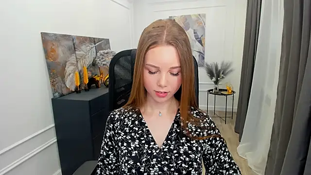 Snapshot of MileyWings chatting on March 2026 12:21:02 PM MileyWings online show from March 2026 12:21:02 PM