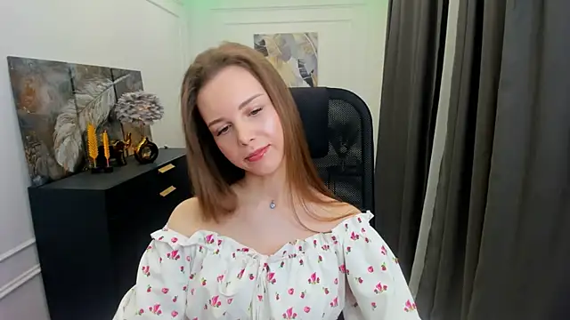 Snapshot of MileyWings chatting on April 2026 11:41:01 AM MileyWings online show from April 2026 11:41:01 AM