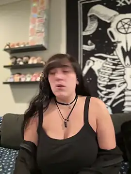 Snapshot of ThicBunz chatting on November 2025 03:08:02 PM ThicBunz online show from November 2025 03:08:02 PM