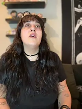 Snapshot of ThicBunz chatting on November 2025 05:52:01 PM ThicBunz online show from November 2025 05:52:01 PM