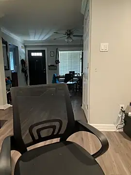 Snapshot of ThicBunz chatting on December 2025 03:54:01 PM ThicBunz online show from December 2025 03:54:01 PM