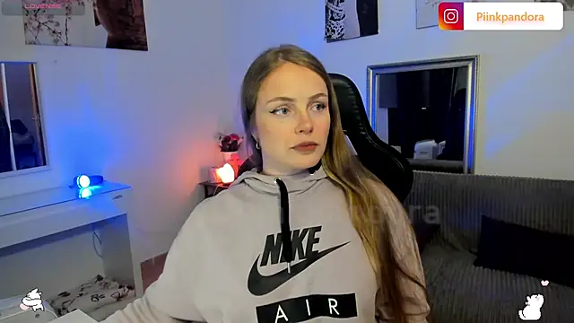 Piinkpandora online show from March 2026 08:50:01 PM