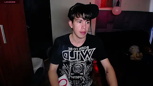 Snapshot of DominicPrince chatting on November 2025 07:35:02 PM DominicPrince online show from November 2025 07:35:02 PM