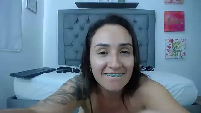 Carolina love19 online show from February 2025 08:10:01 PM