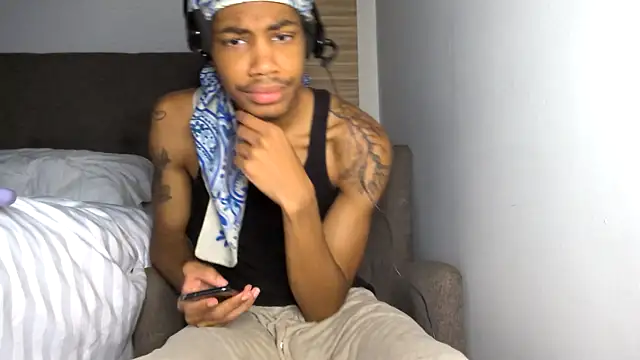Snapshot of Skinnyblackman chatting on April 2026 12:39:01 AM Skinnyblackman online show from April 2026 12:39:01 AM