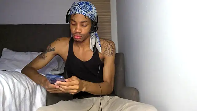 Snapshot of Skinnyblackman chatting on May 2026 12:48:02 AM Skinnyblackman online show from May 2026 12:48:02 AM