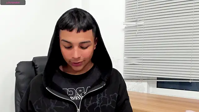 Snapshot of Seductivo_jr chatting on November 2025 04:15:02 AM Seductivo jr online show from November 2025 04:15:02 AM