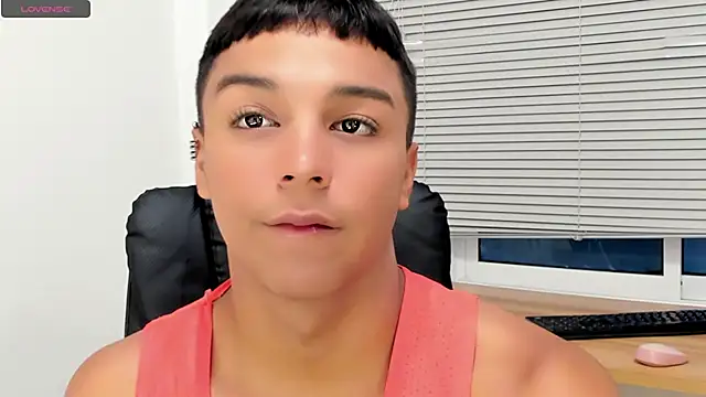 Snapshot of Seductivo_jr chatting on December 2025 04:22:01 AM Seductivo jr online show from December 2025 04:22:01 AM